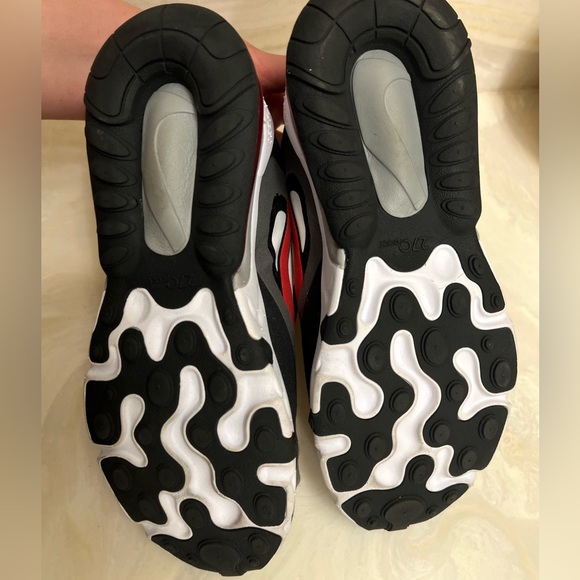 Nike Air Max 270 React, Size 4.5Y - Picture 4 of 8